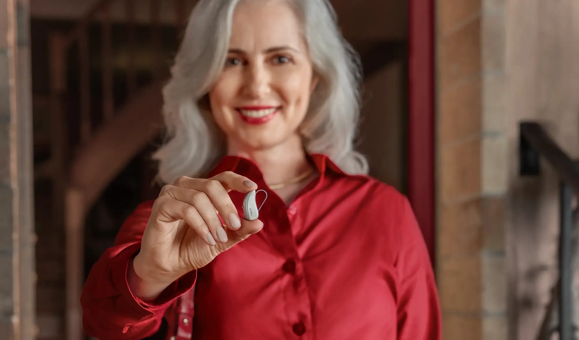 Woman holding Signia MaX Device