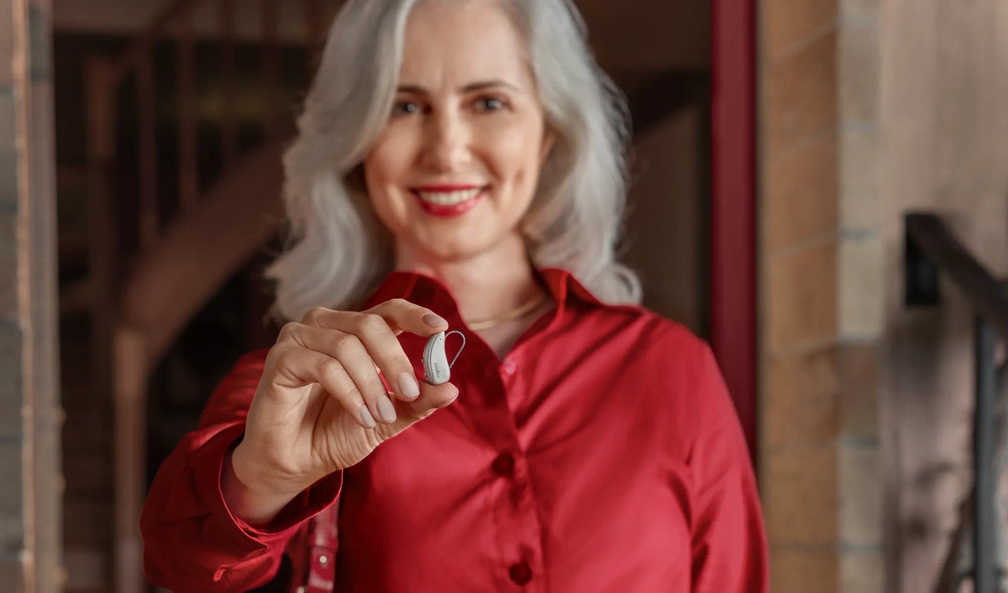 Woman holding Signia MaX Device