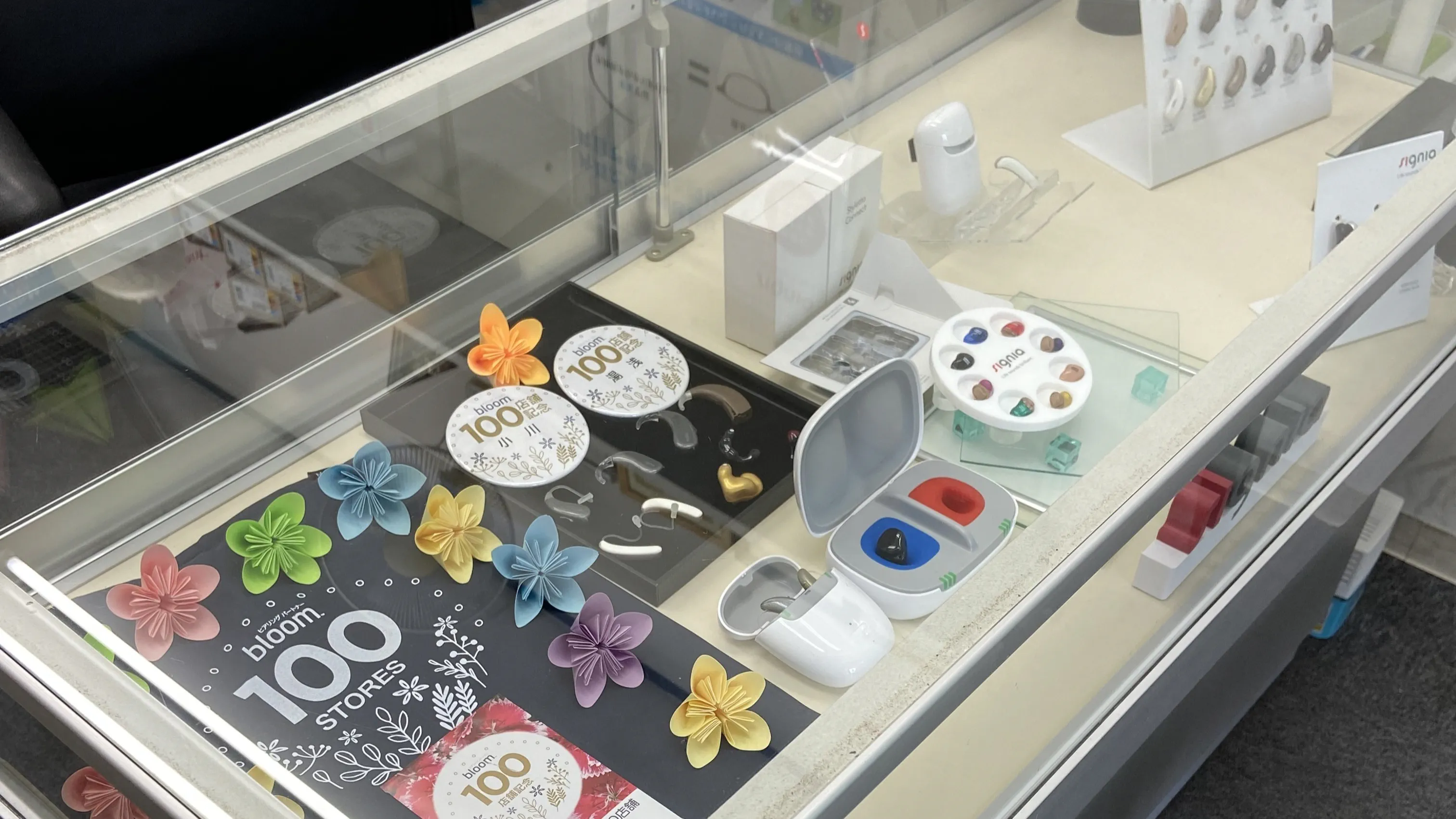 補聴器専門店ブルーム茨木店のディスプレイ写真
