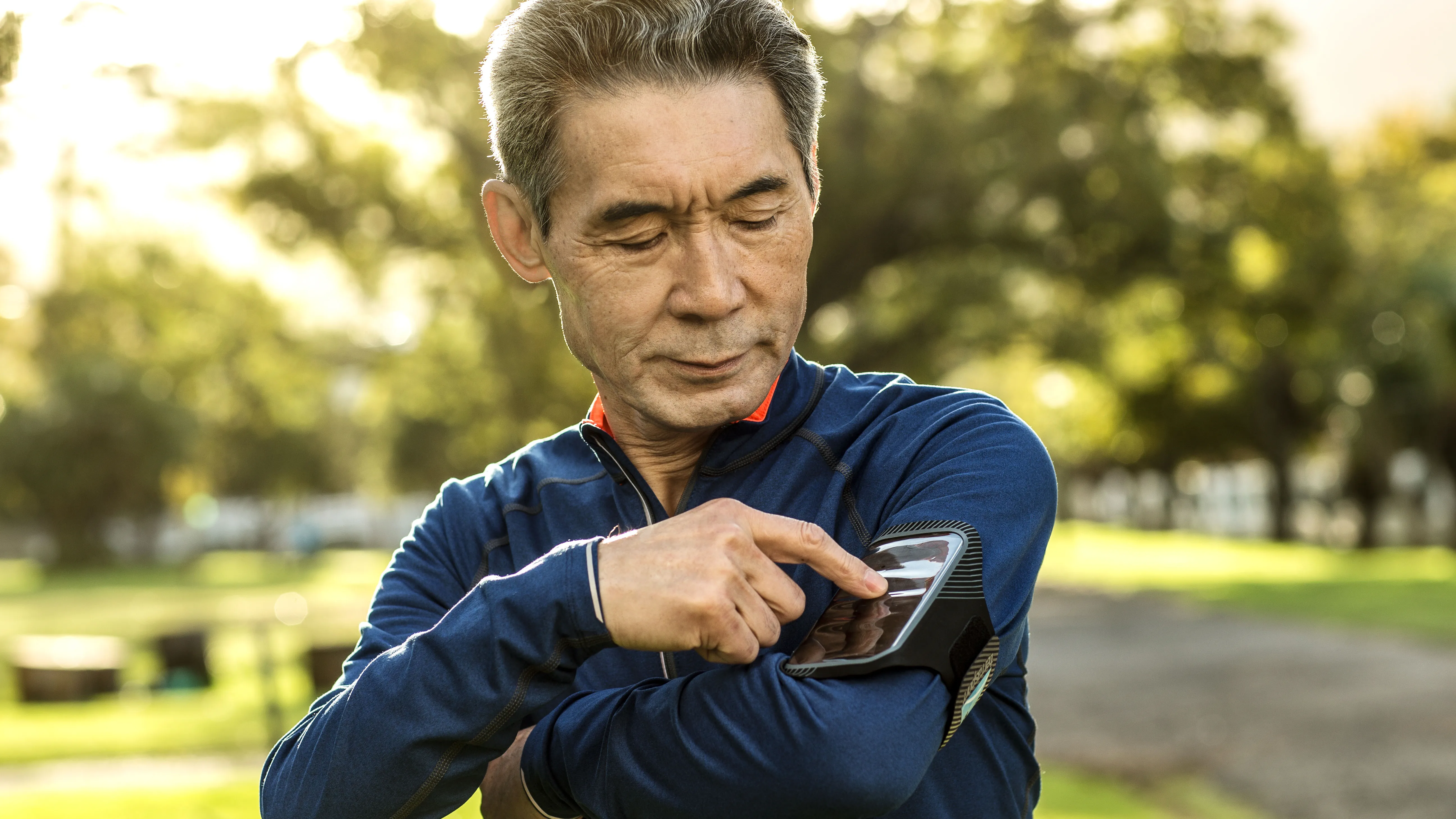 Embrace the ease of using your phone outdoors, fully capturing memories with photos and videos, sharing experiences in real-time, and staying connected wherever your adventures take you, empowered by the assistance of hearing aids.