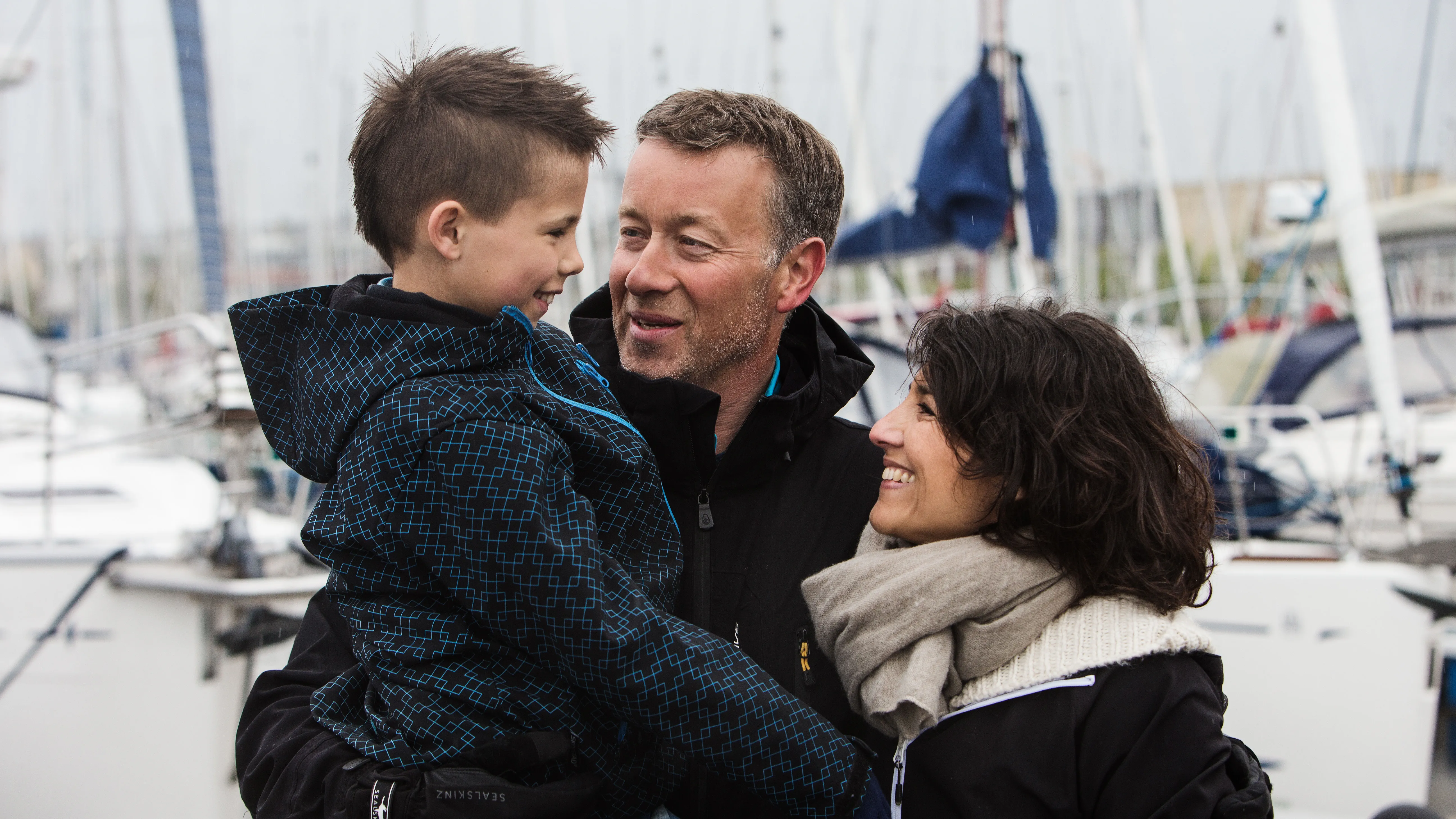 Enjoy a peaceful sailboat cruise, immersed in the soothing sounds of waves and sails, aided by hearing devices.