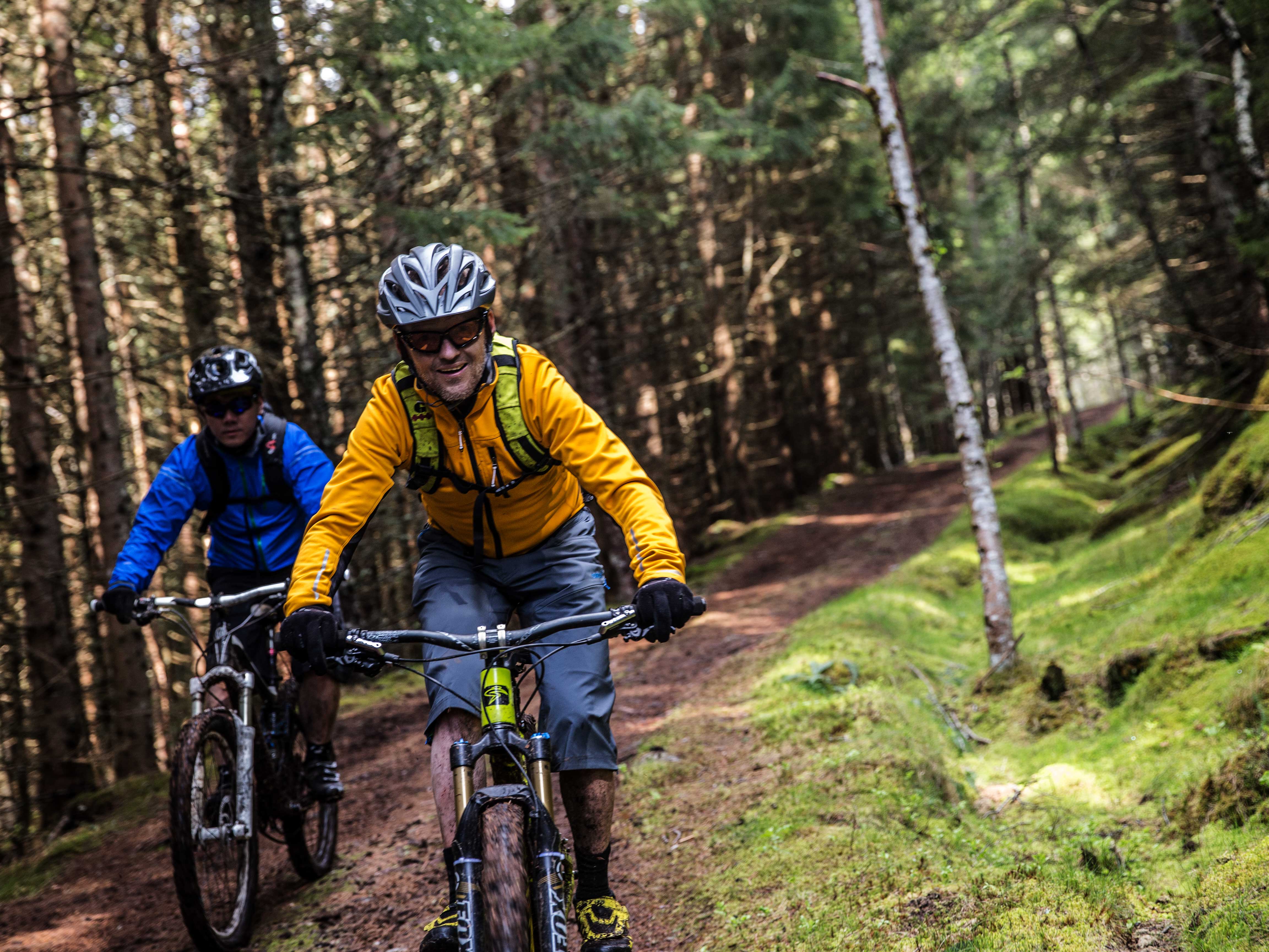 Embrace the freedom of mountain biking and soar through the woods thanks to the use of hearing aids. 