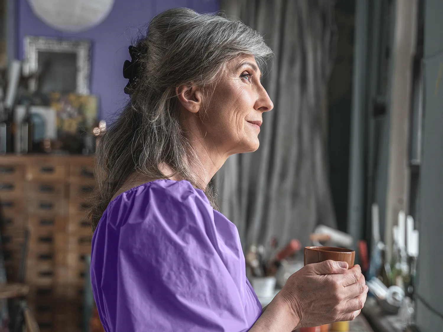 Fully relax yourself at home with a cup of coffee with the tranquilly effect of hearing aids.