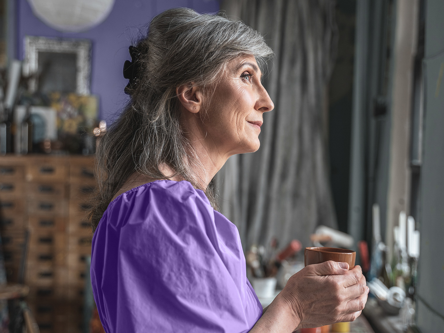 Fully relax yourself at home with a cup of coffee with the tranquilly effect of hearing aids.