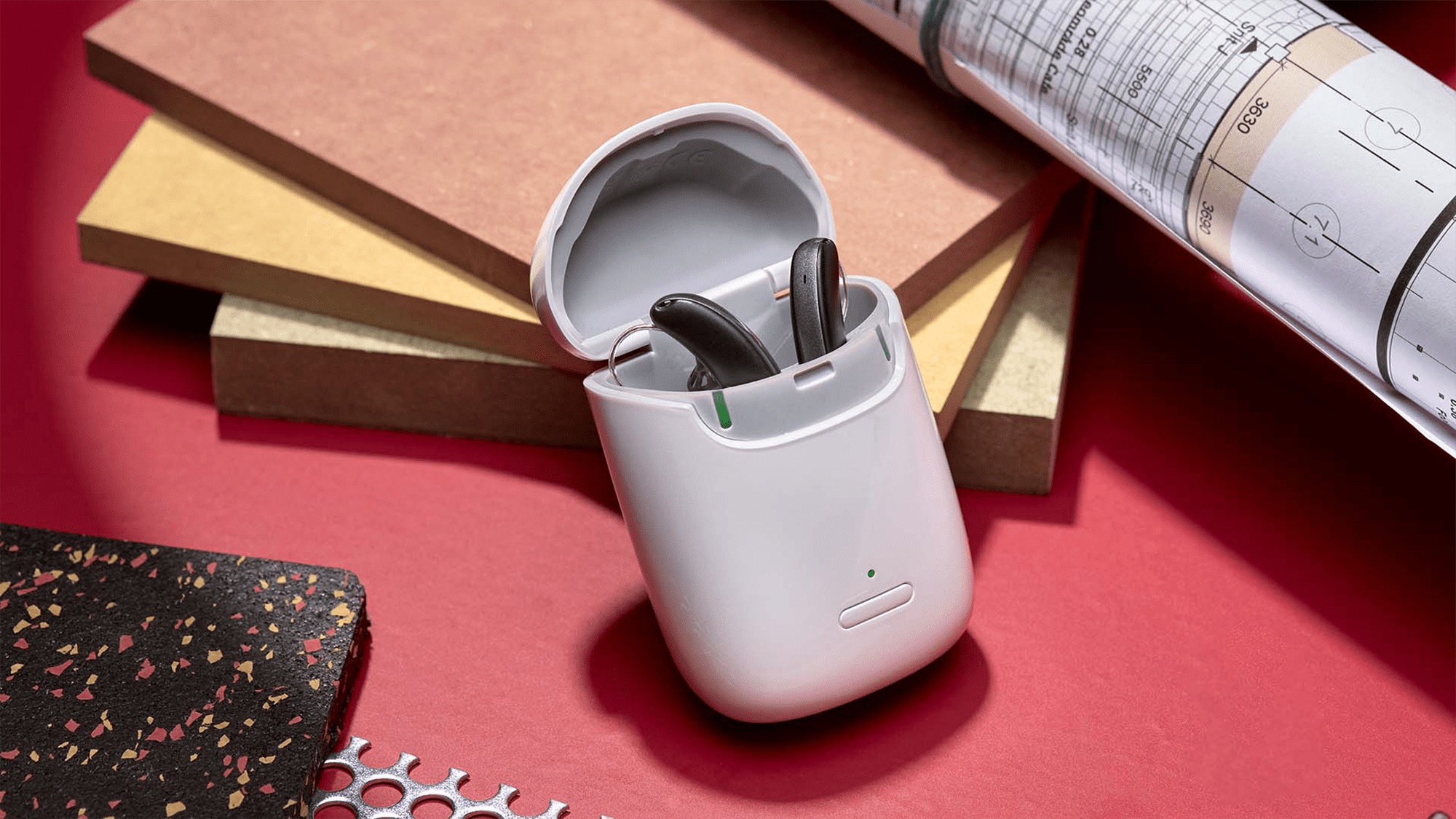 Signia Styletto IX chager open with hearing aids charging