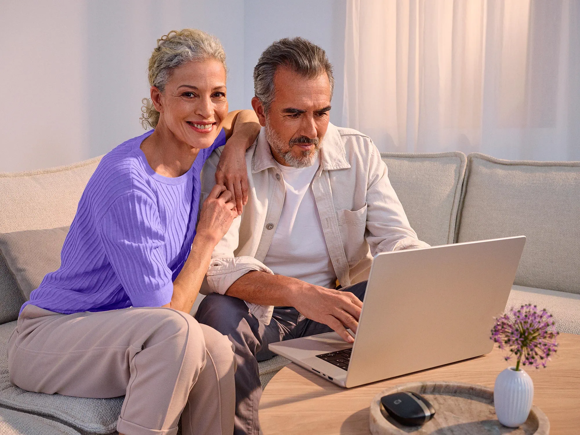 hopeful-couple-technology-hearing-aids-4x3