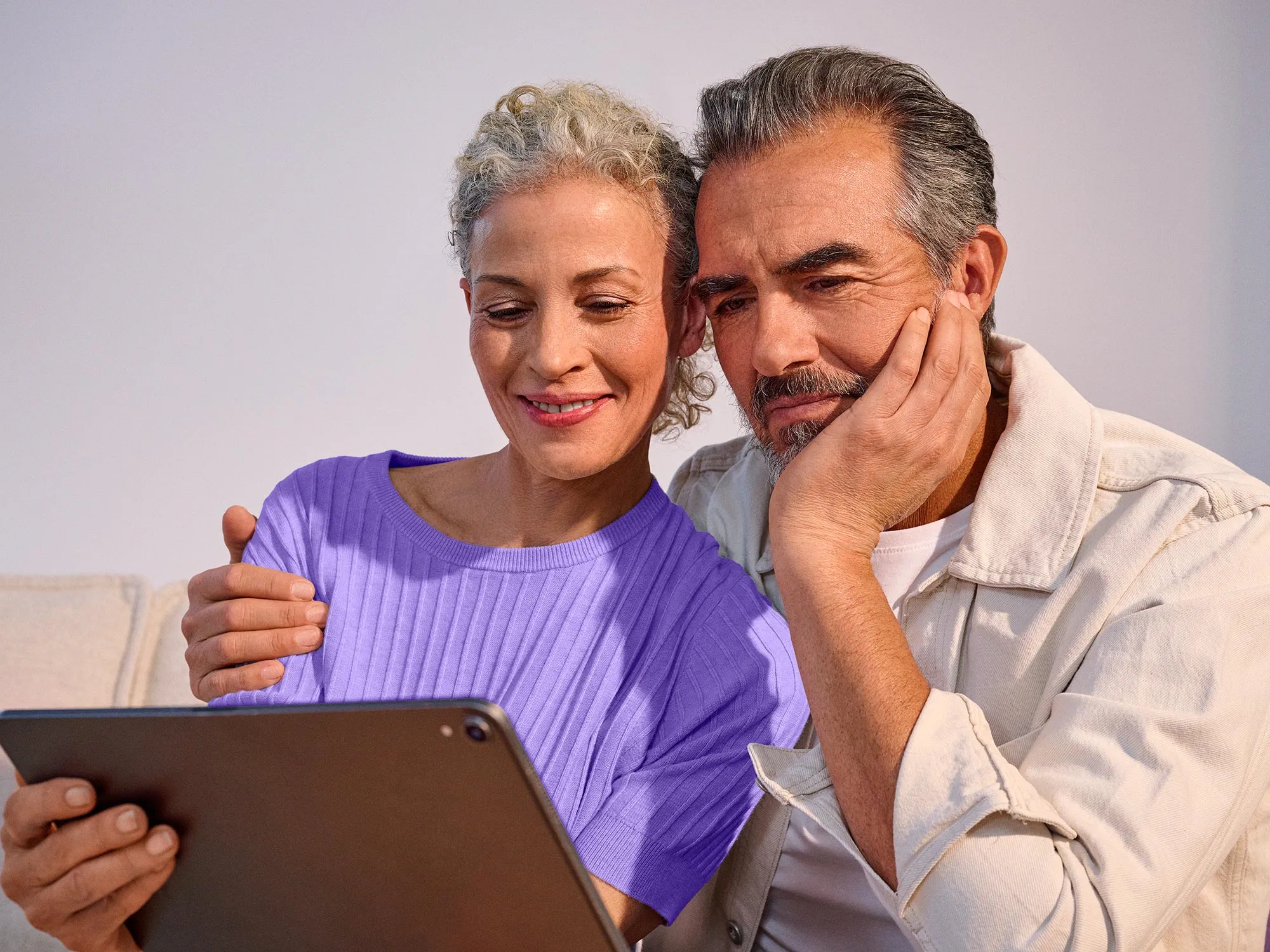 couple-technology-close-hearing-aids-4x3