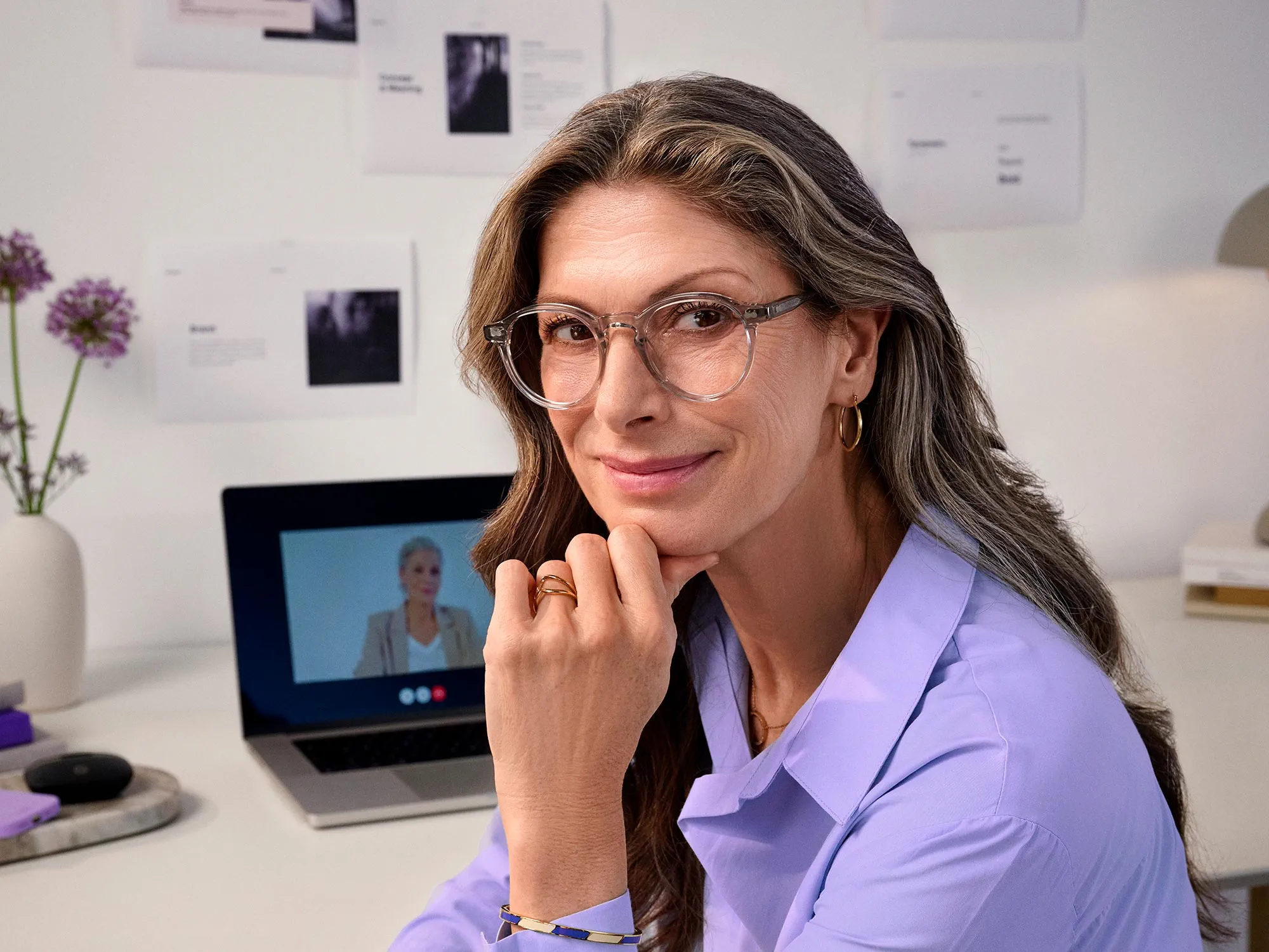 content-working-woman-hearing-aids-4x3