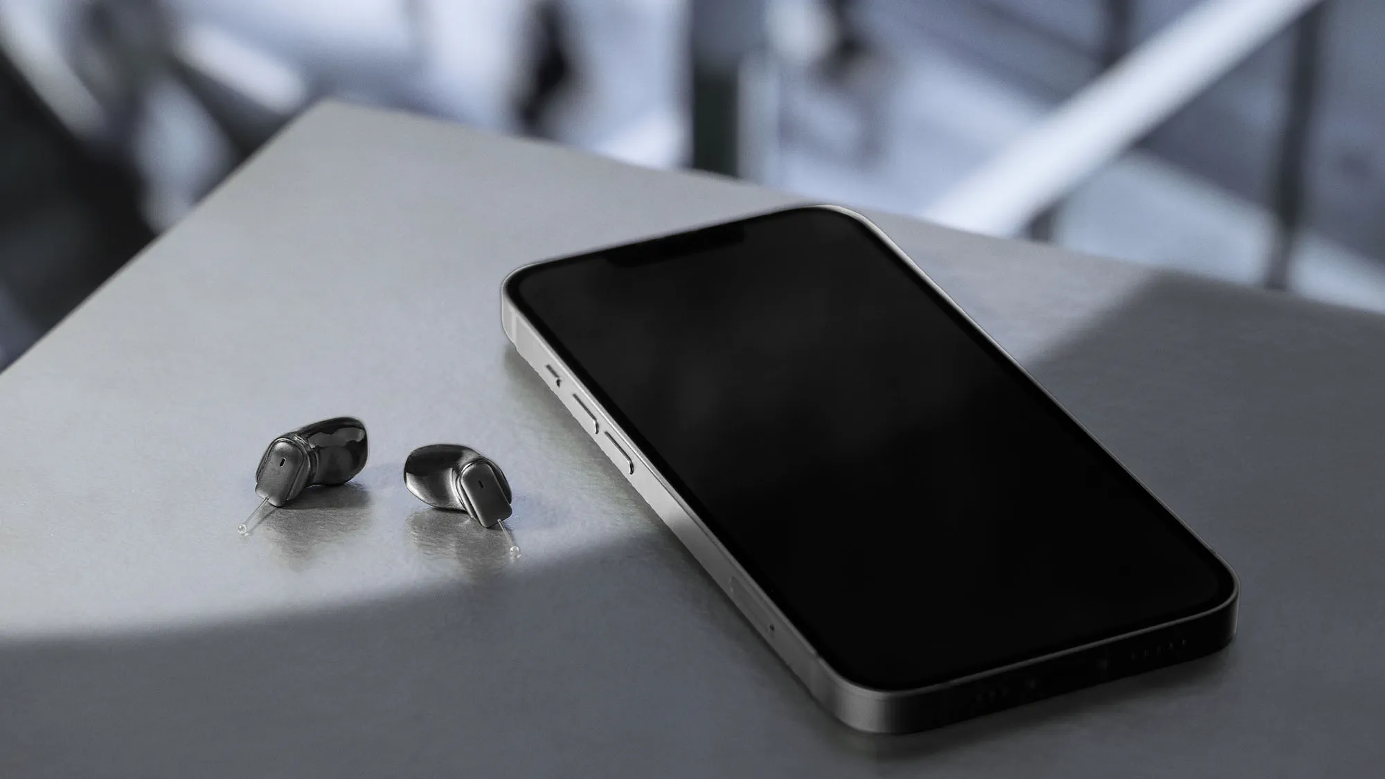 Signia Insio Charge&Go CIC IX comparing hearing aid small size to mobile phone