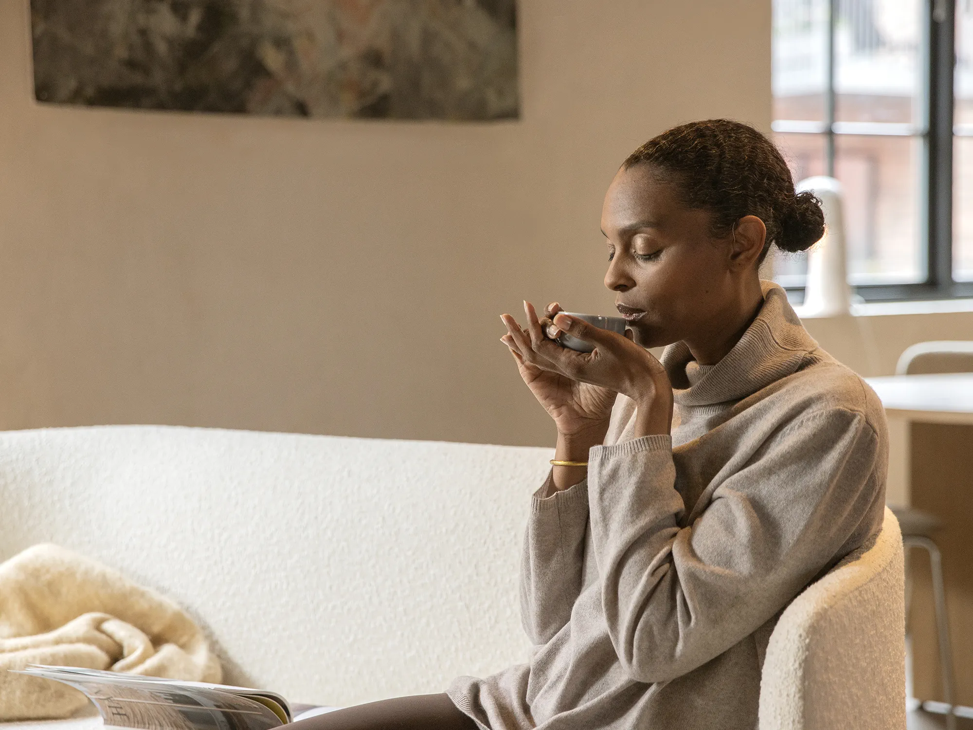 widex-moment-sheer-sound-relax-woman-tea-4x3