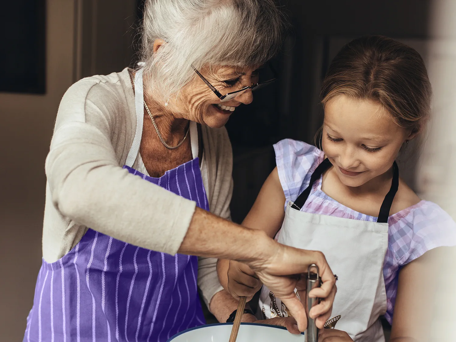 Experience the delight of sharing cooking tips and recipes with grandchildren, fully immersed in the sounds of culinary creativity with hearing aids.