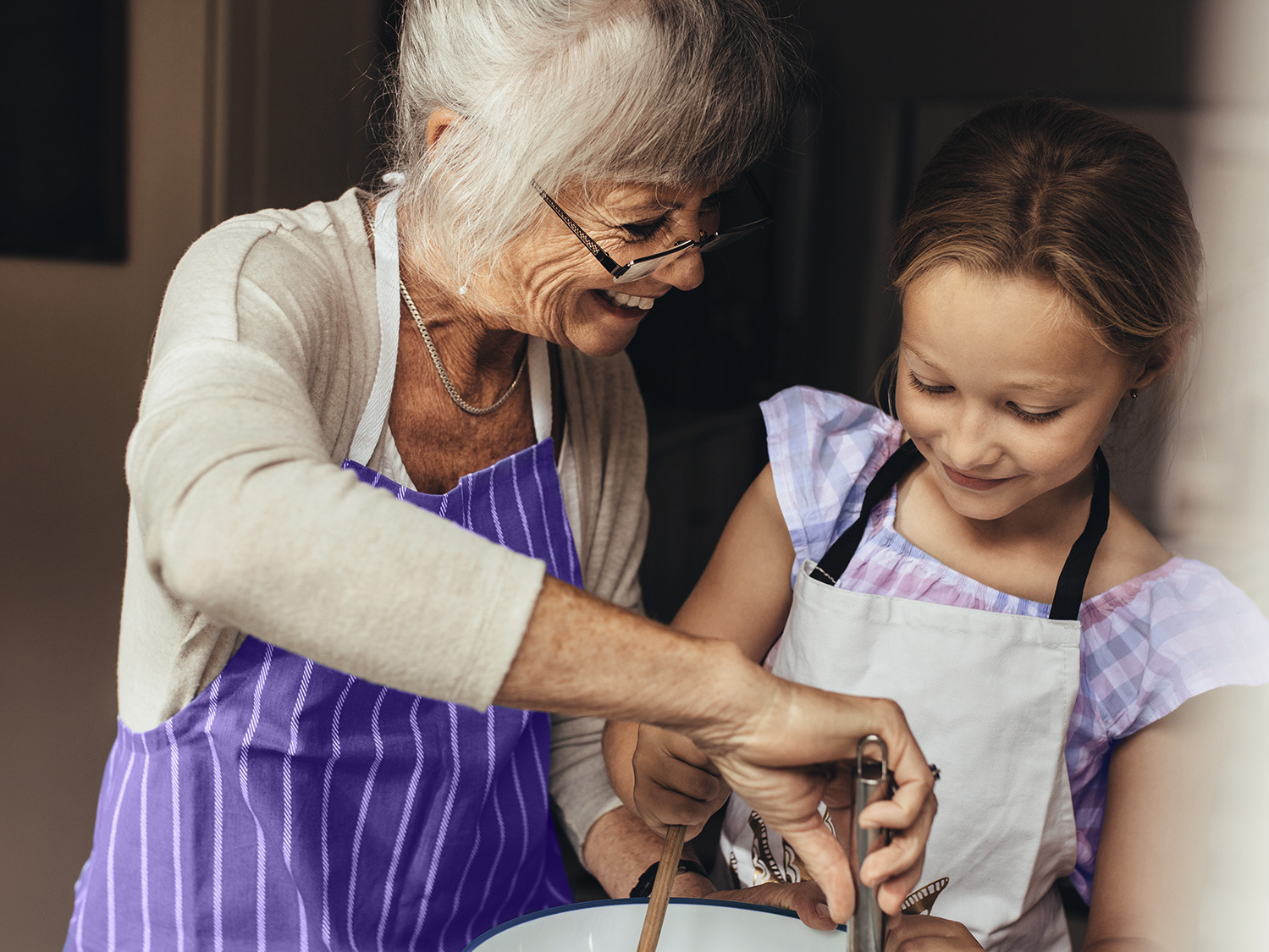 Experience the delight of sharing cooking tips and recipes with grandchildren, fully immersed in the sounds of culinary creativity with hearing aids.