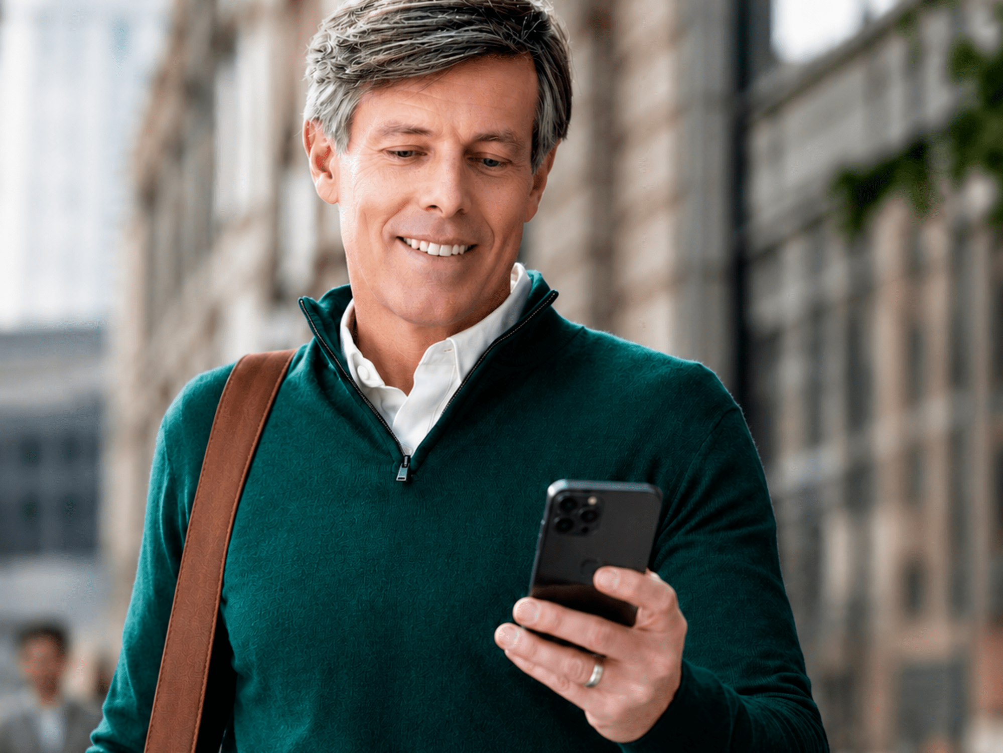 Cliente a usar o bluetooth paa ouvir musica nos aparelhos auditivos