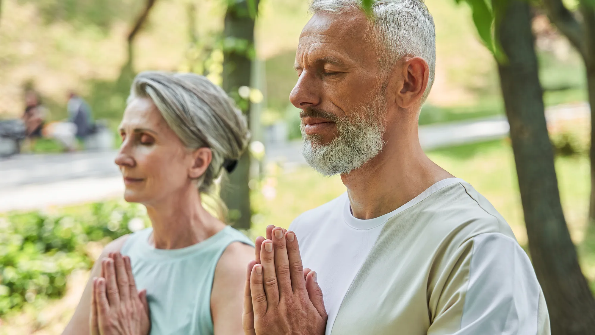 Casal a meditar