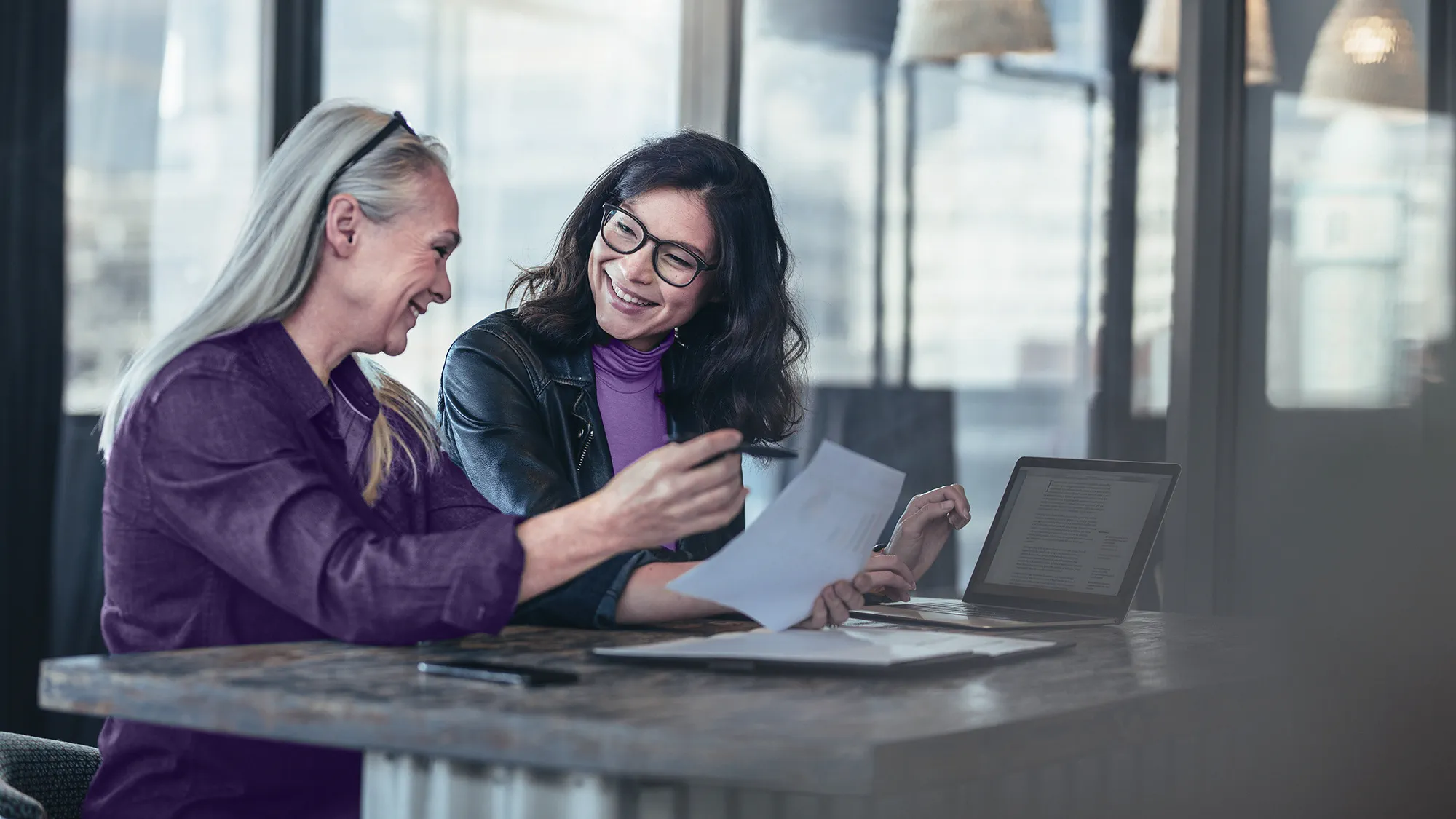 Mulheres em reunião de trabalho
