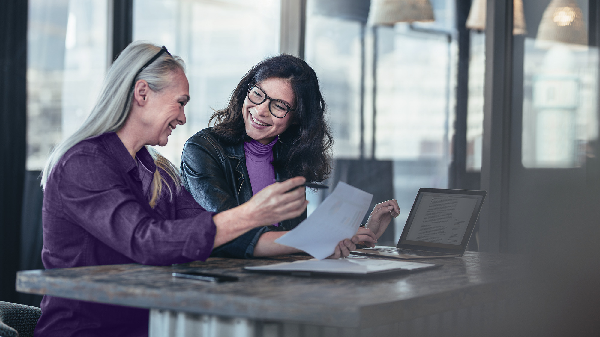Mulheres em reunião de trabalho