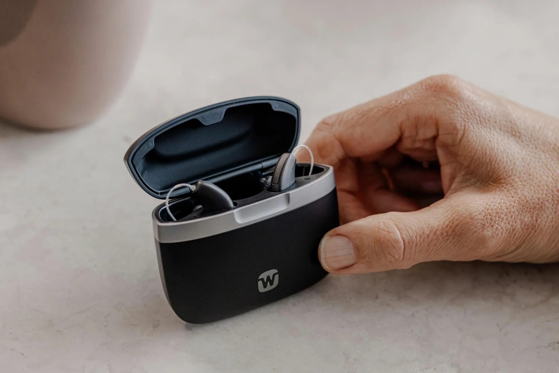 Widex Allure com carregador portátil